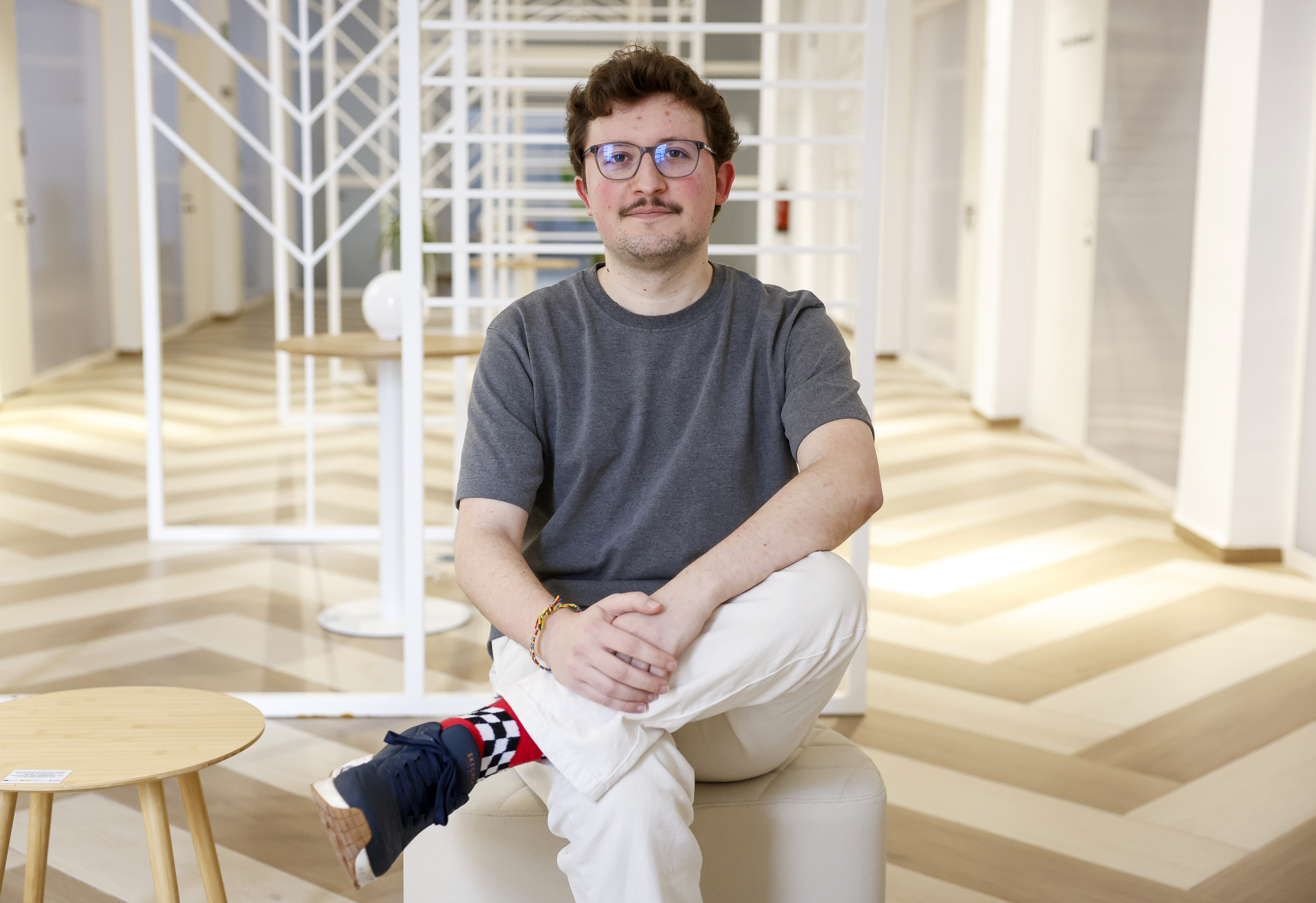 La nueva voz de la Fórmula 1: Víctor Abad, el joven que hace hablar al alonsismo