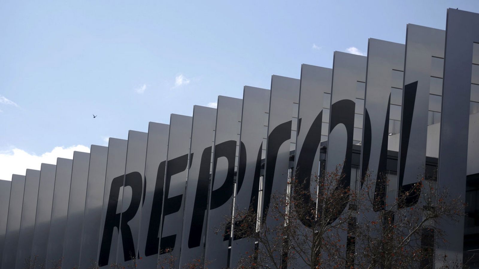Repsol cede el 25% de su división de energías renovables por 905 millones