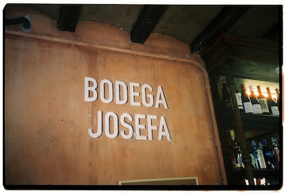La bodega de Bodega Josefa, donde se pueden encontrar vinos de calidad a precios razonables.