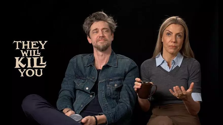 Imagen de un artista trabajando en una instalación que combina ciencia y cultura