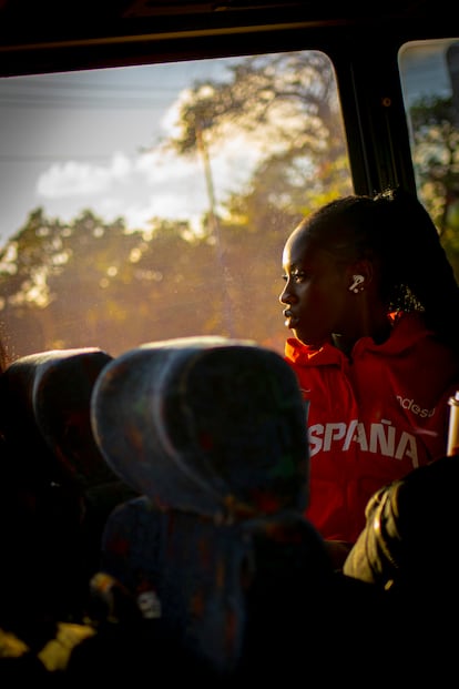 Imagen de las jugadoras de la Minicopa Endesa en acción durante el torneo. (Fuente: El País)