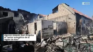 Donald Trump tuiteando en su cuenta de Twitter (Fuente: El Periódico)