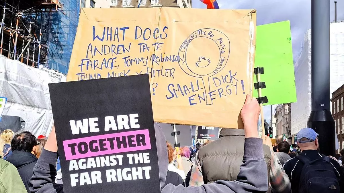 Marcha en Barcelona contra el racismo y la extrema derecha: 'Basta de fascismo en nuestros barrios'