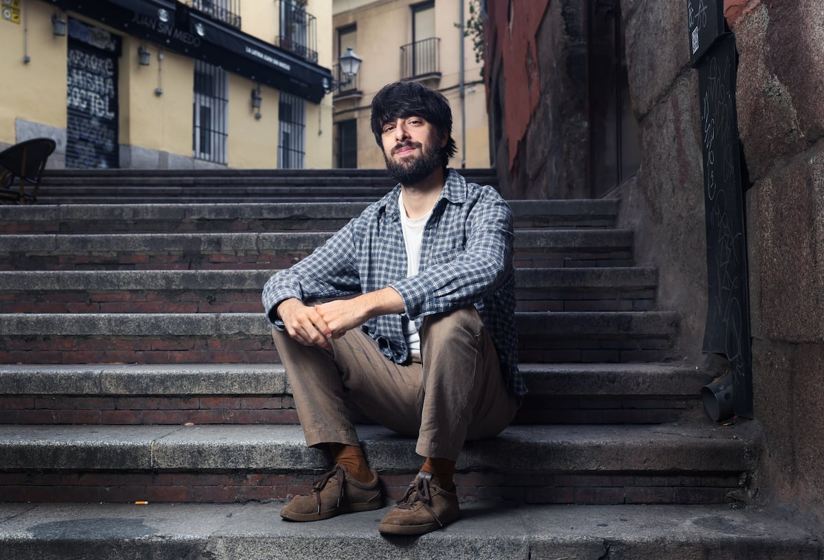 El escritor David Uclés se embarca en un retiro creativo en el extranjero