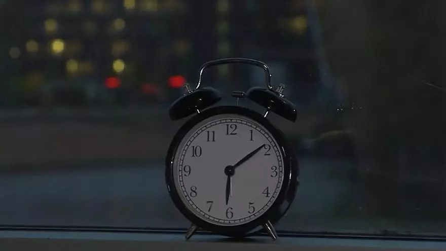 Imagen nocturna de la Sagrada Familia con sus luces apagadas (Fuente: El Periódico)