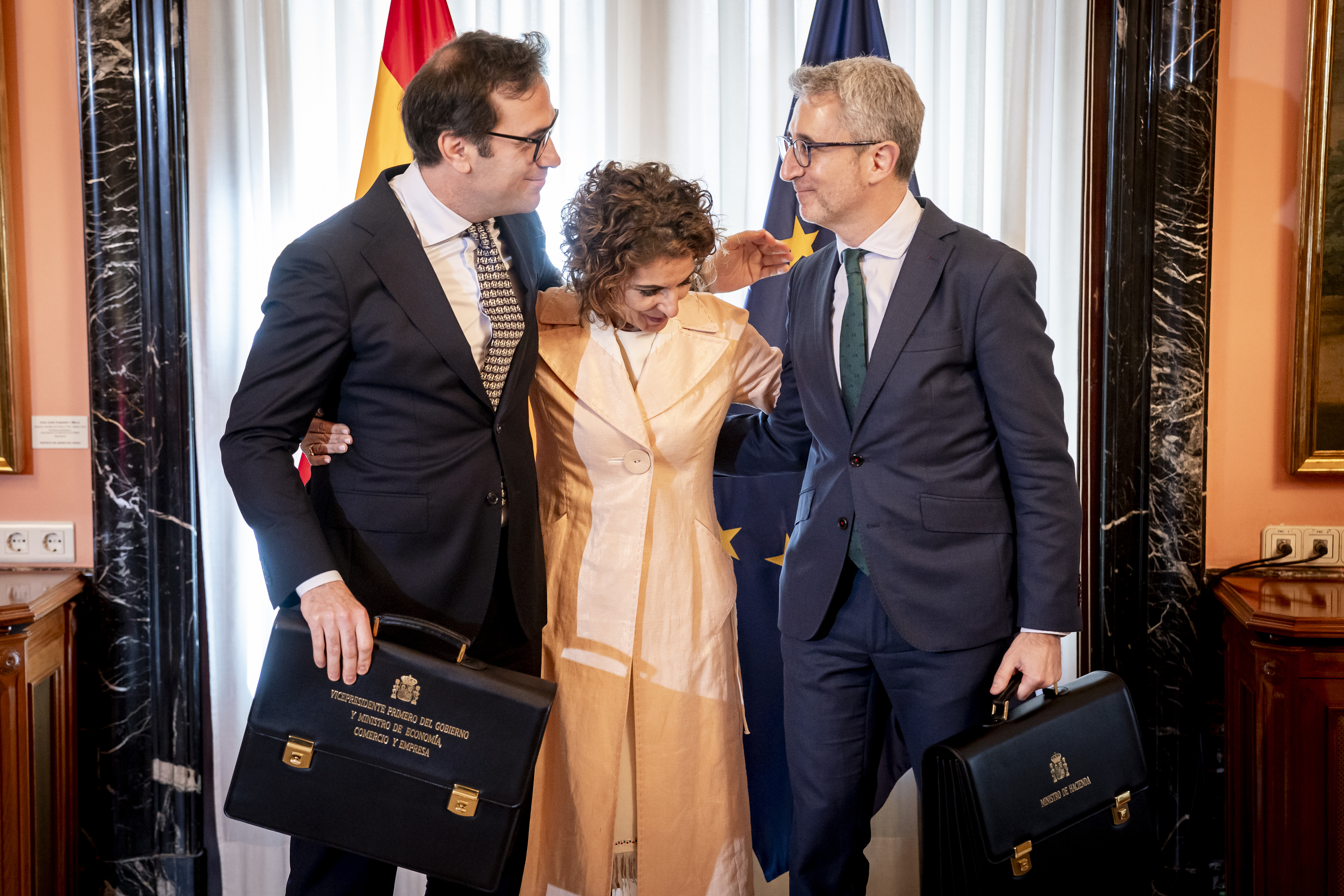 La economía española sumida en la opacidad: cuatro 'apagones' que afectan la gestión fiscal