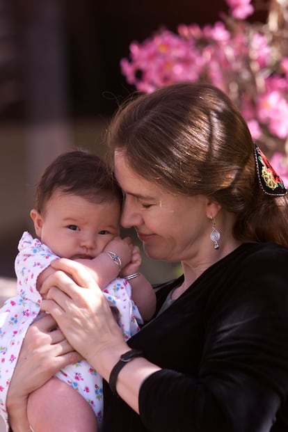 La escritora Louise Erdrich en su librería Birchbark Books en Minneapolis (Fuente: El País)