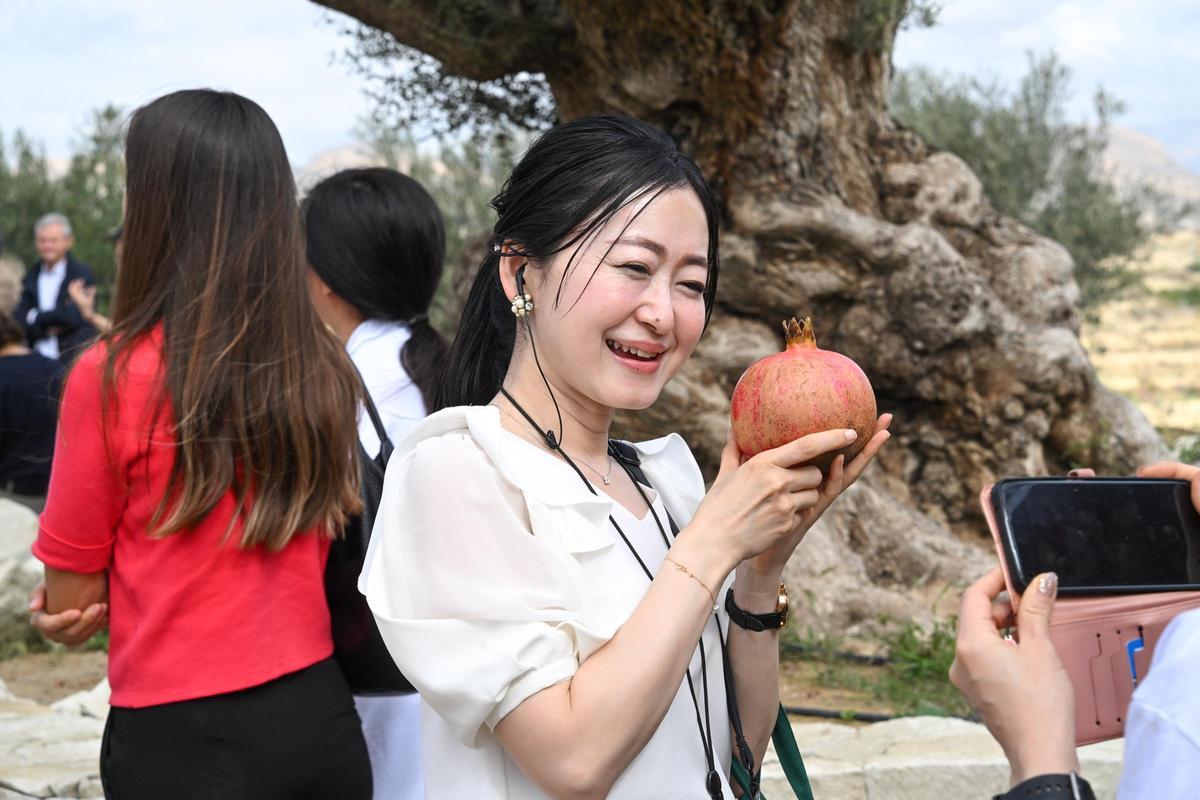Turistas en la playa de Poniente en Benidorm, Alicante. (Fuente: El Periódico)
