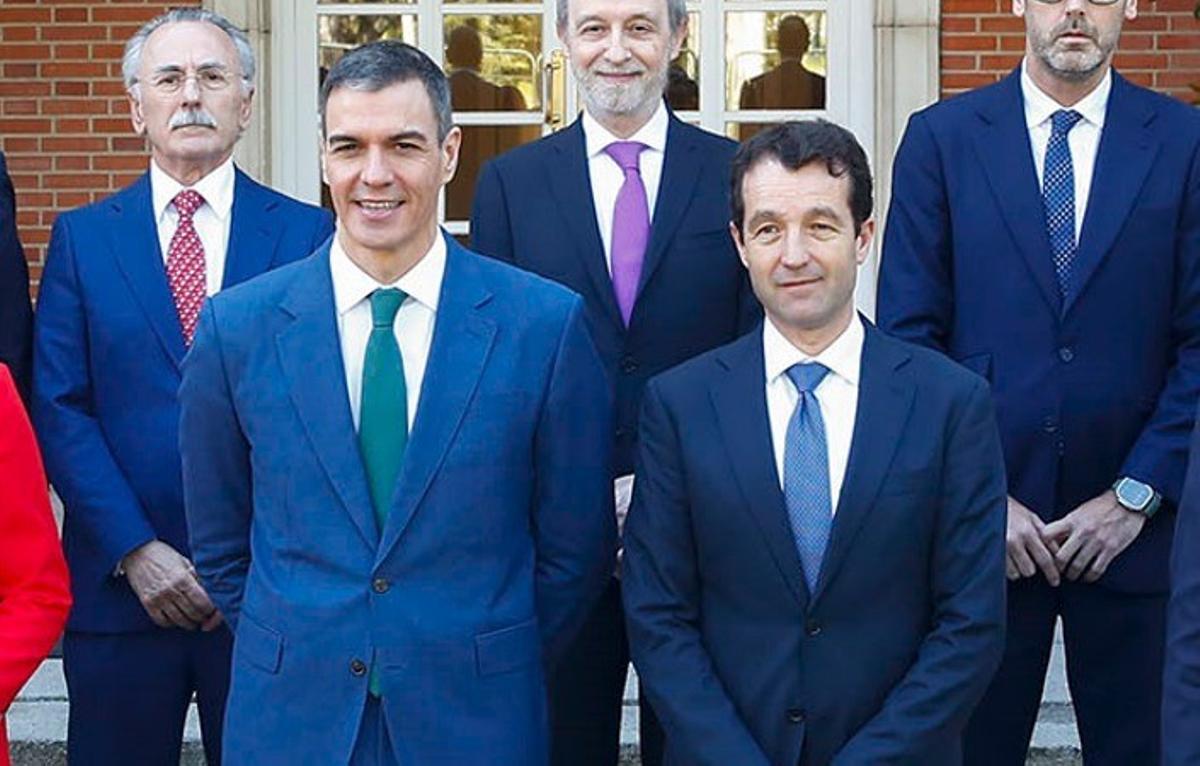 El plan de Moncloa para reemplazar a Ángel Escribano en Indra se ve obstaculizado por la remodelación del Gobierno