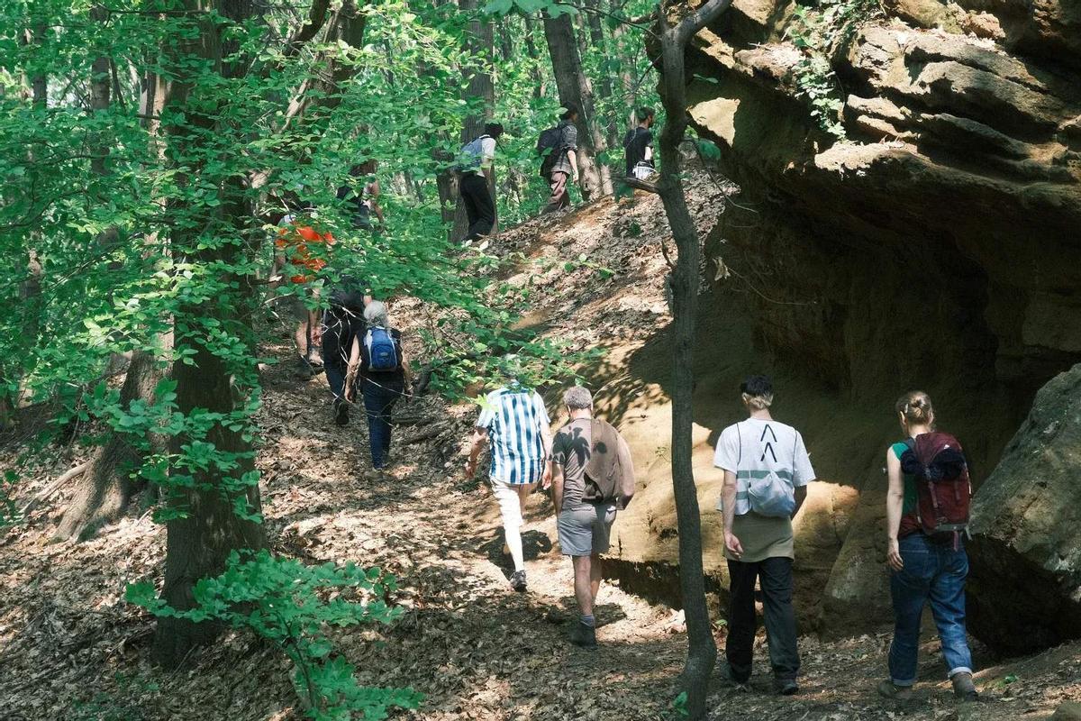 Una imagen de la compañía Voetvolk durante la representación de 'Nomadics' en el festival Sismògraf de Olot. (Fuente: El Periódico)
