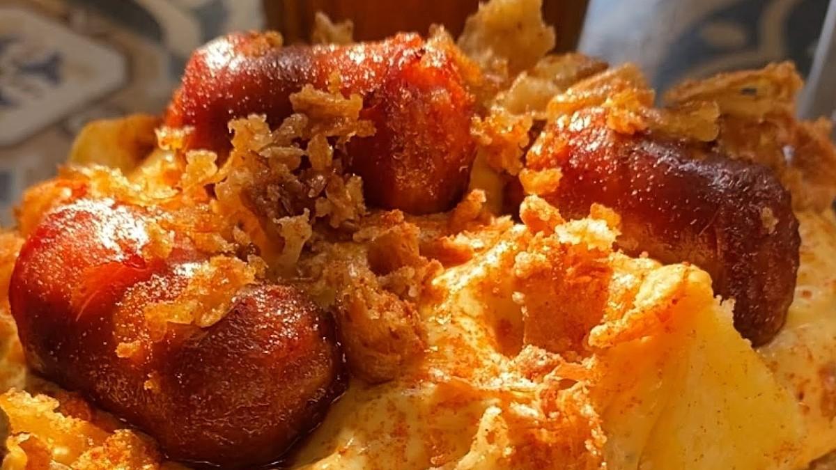 Un bar de Barcelona que revoluciona con sus patatas bravas 'Bárbaras'