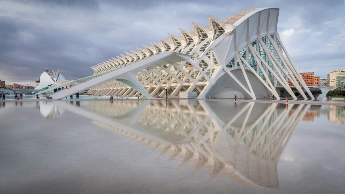 La Ciudad de las Artes de Valencia se transforma con ocho esculturas surcoreanas