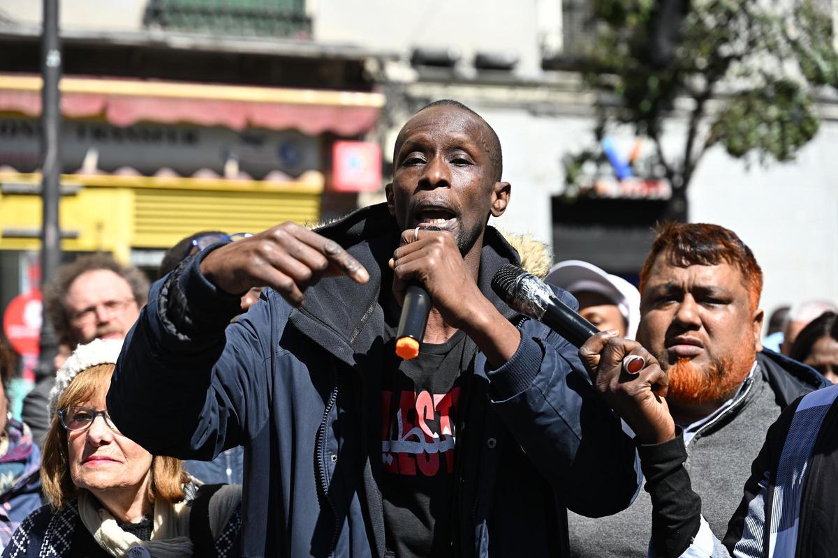 Serigne Mbaye presentará denuncia por 'violencia policial' tras su detención