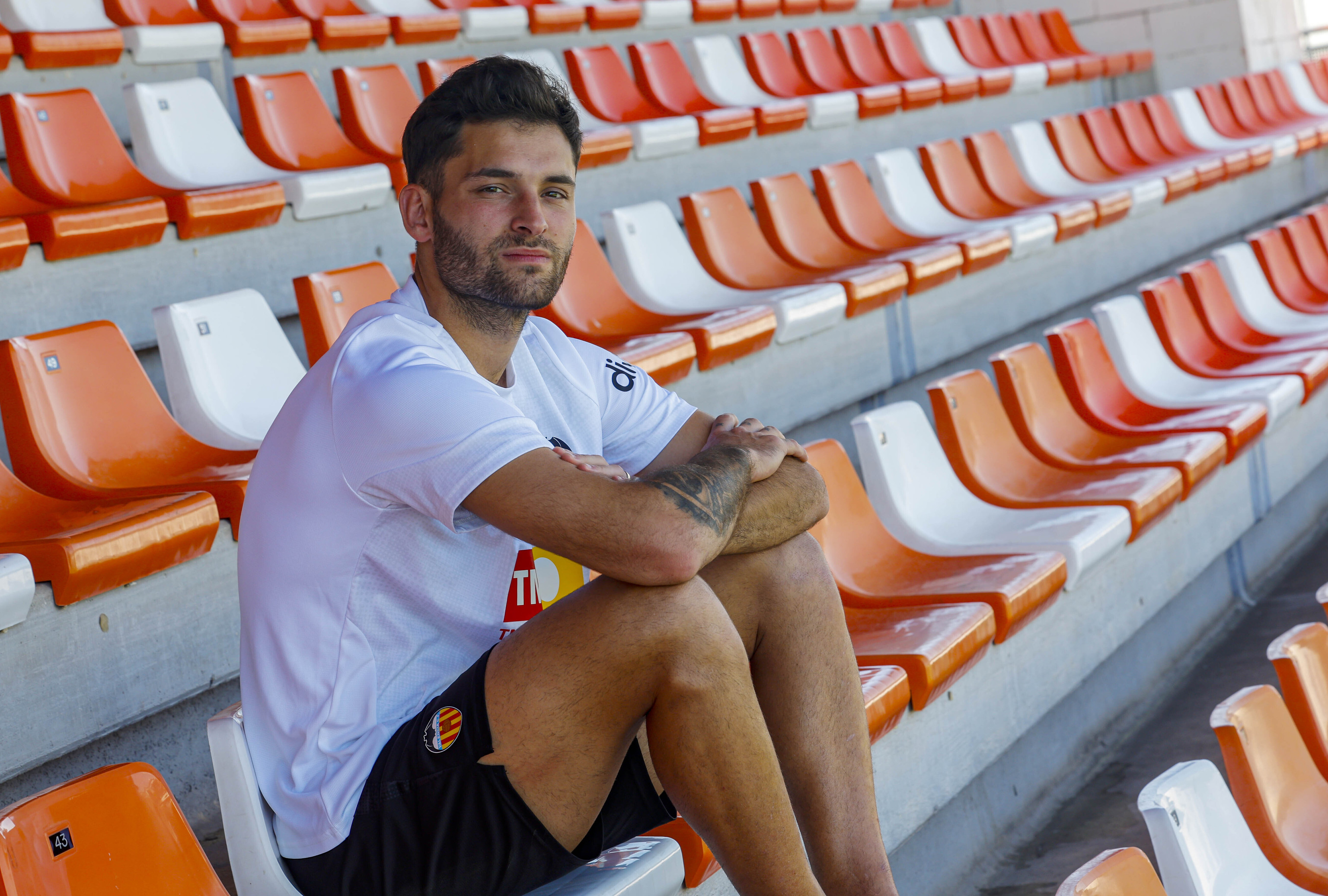 Hugo Duro: El delantero que busca seguir los pasos de Iniesta