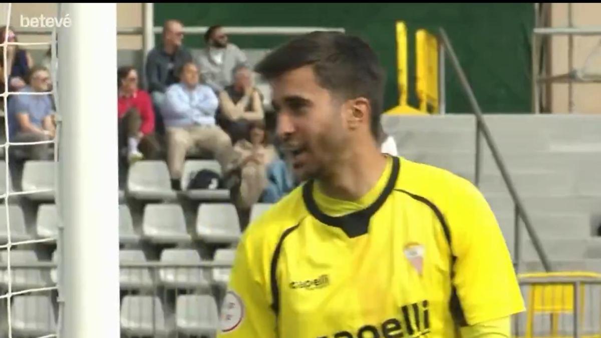 Tensión en Can Dragó: el portero del Algeciras se enfrenta a la afición del Europa