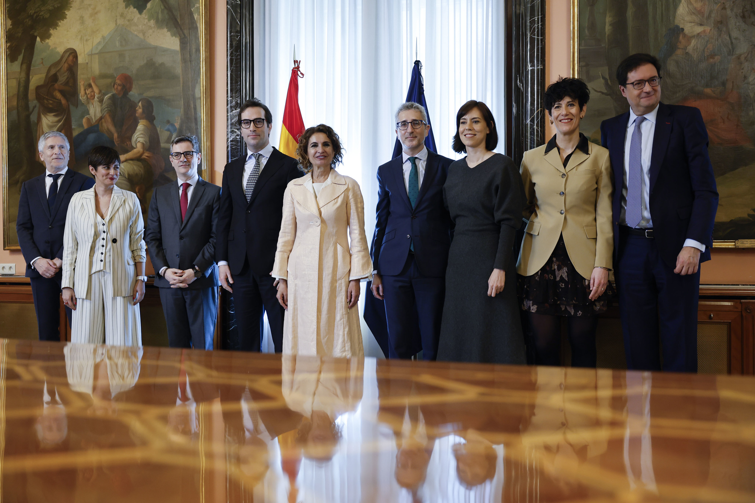 Ministros del PSOE celebran emotivo acto sin la presencia de Sumar