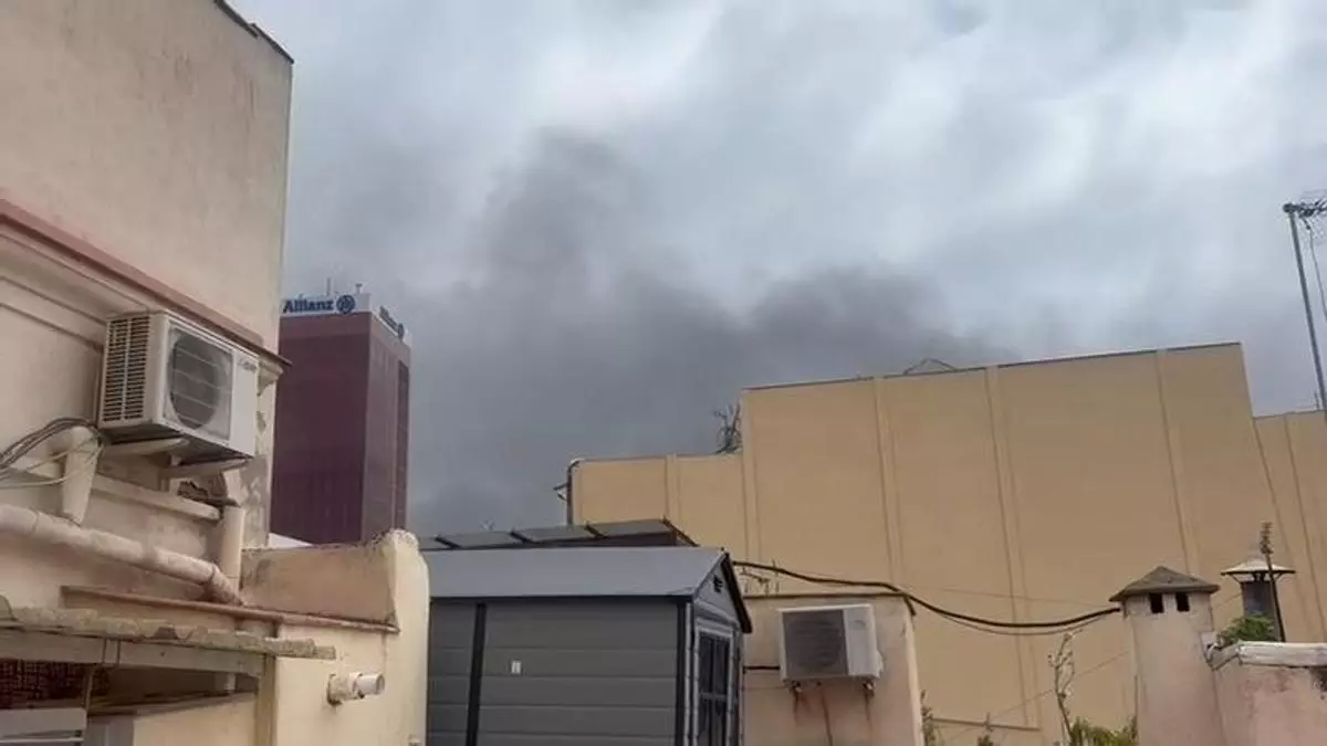 Foto de una ciudad iraní durante la Semana Santa, con banderas y decoraciones (Fuente: El Periódico)