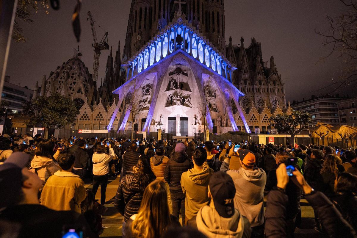 La Sagrada Família inicia la Semana Santa con un innovador espectáculo de luces y música