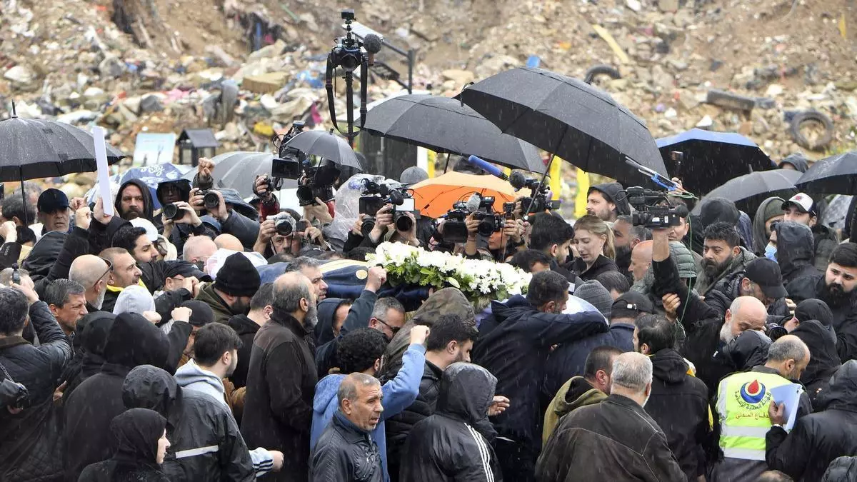 Andrés Iniesta sonriendo durante un evento de ciclismo (Fuente: El Periódico)