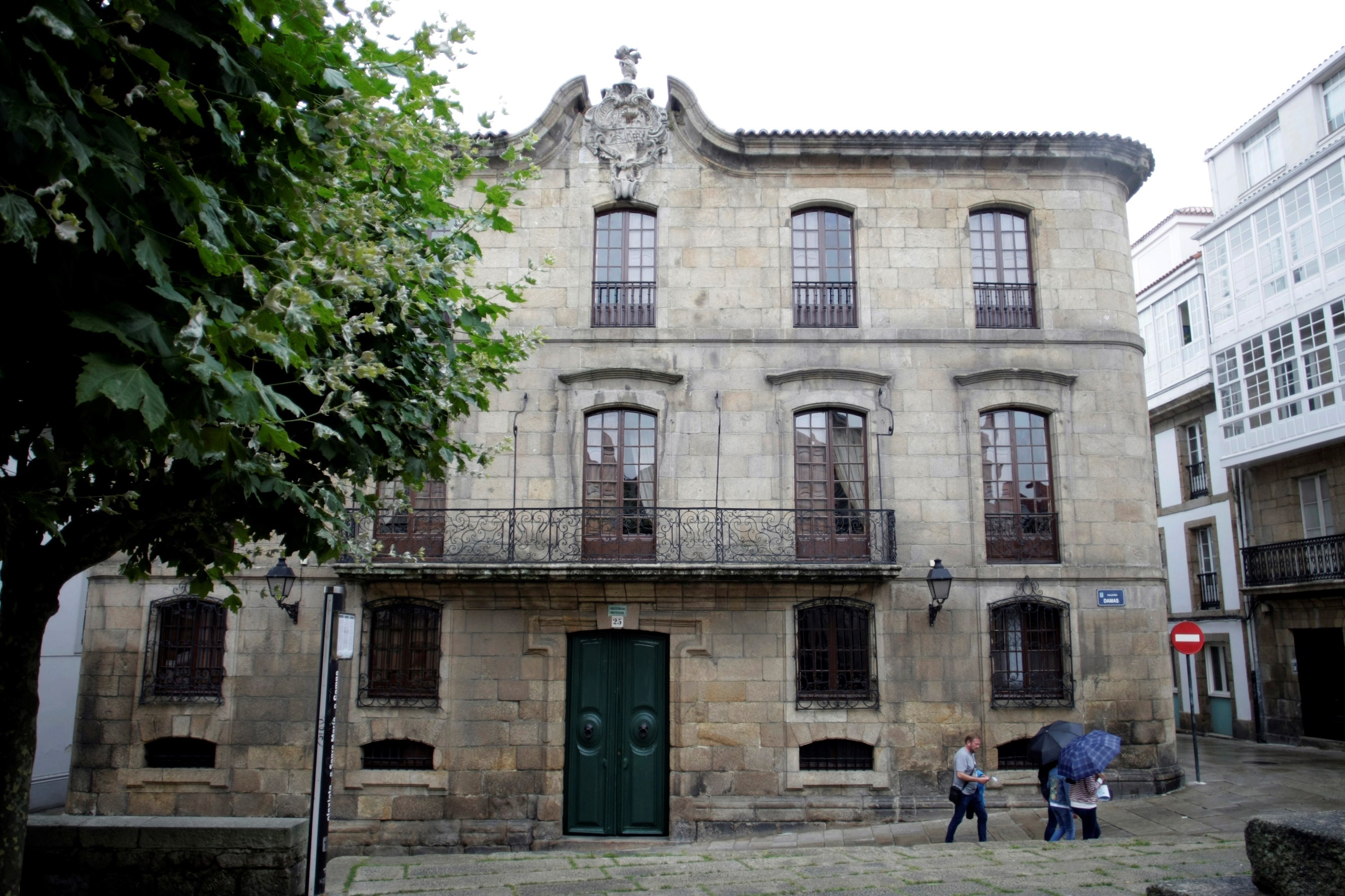 La Casa Cornide, un palacete barroco del siglo XVIII en el casco histórico de La Coruña, que sigue en manos de la familia Franco pese a que su adquisición en 1962 está ampliamente documentada como una operación dirigida desde las instituciones. (Fuente: El Mundo España)