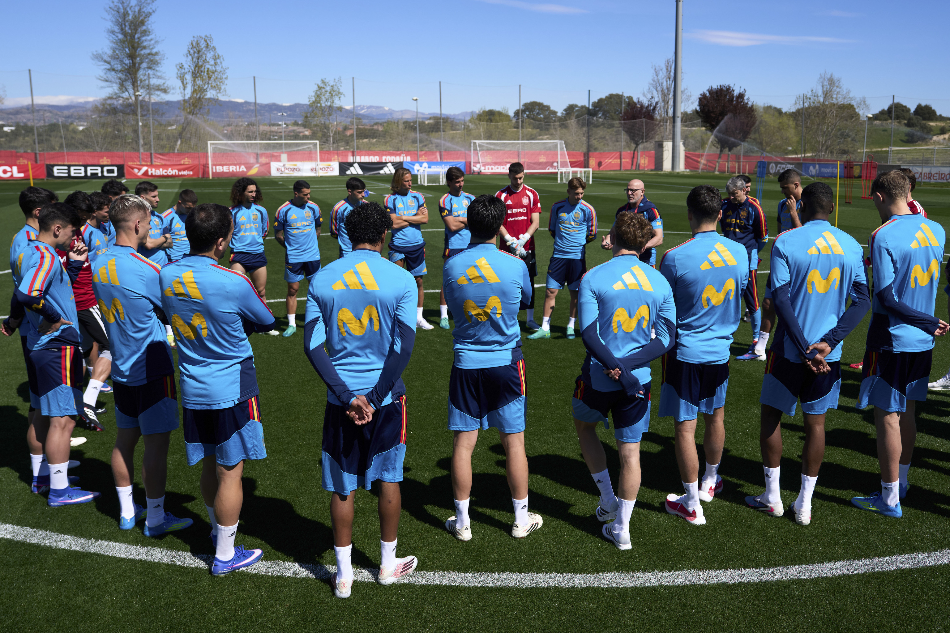 La fórmula de De la Fuente: 77 jugadores para un equipo ganador