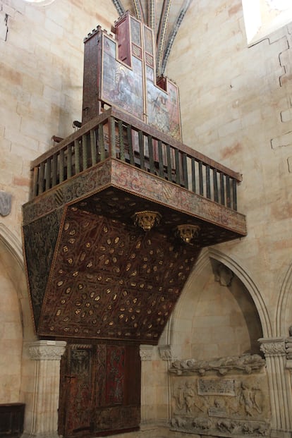 Órgano catedralicio de Astorga, con su fachada barroca y tubos de órgano (Fuente: El País)