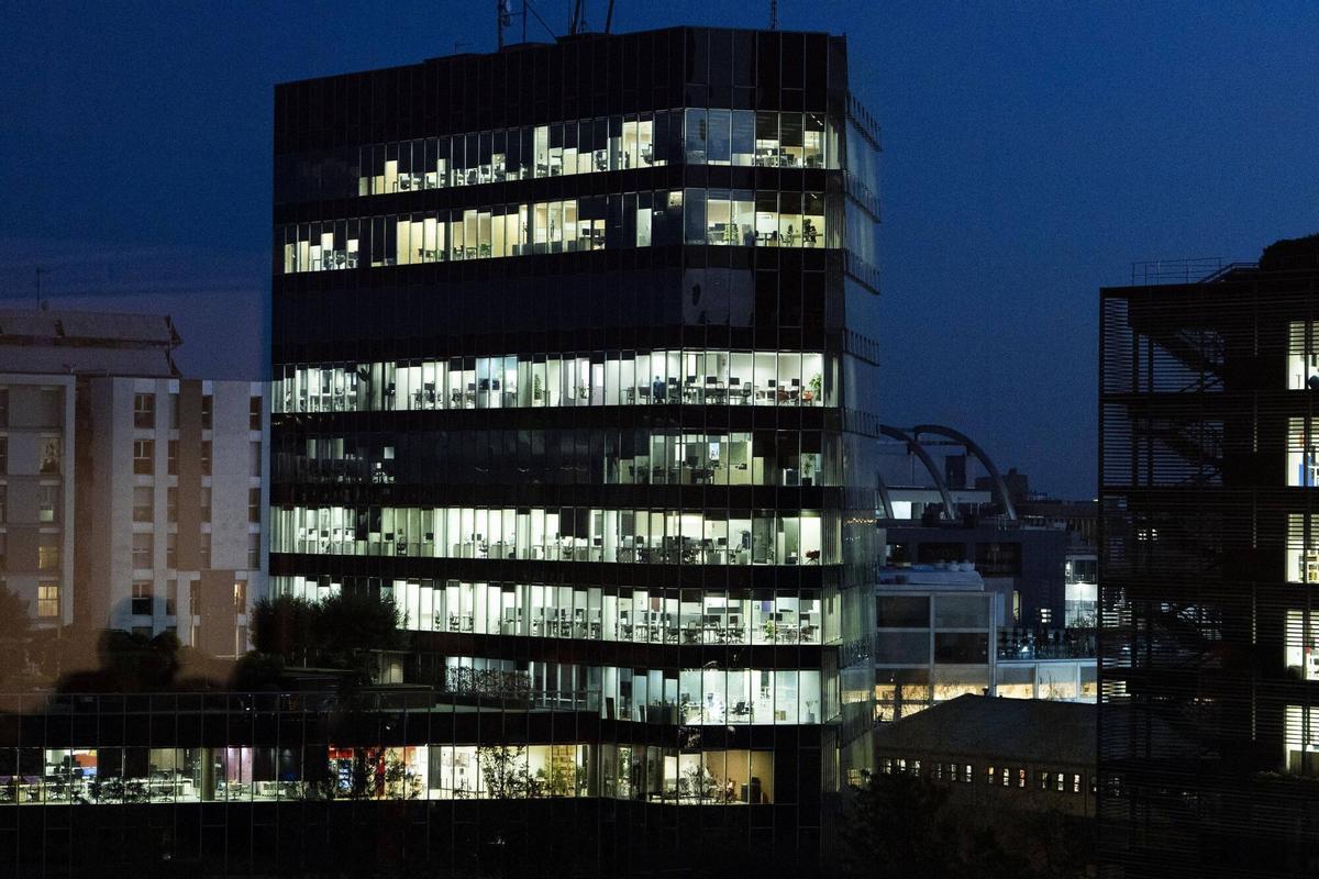 El desajuste horario en España: trabajar más, producir menos