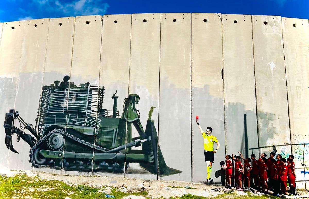 La lucha de los niños refugiados de Belén por salvar su campo de fútbol