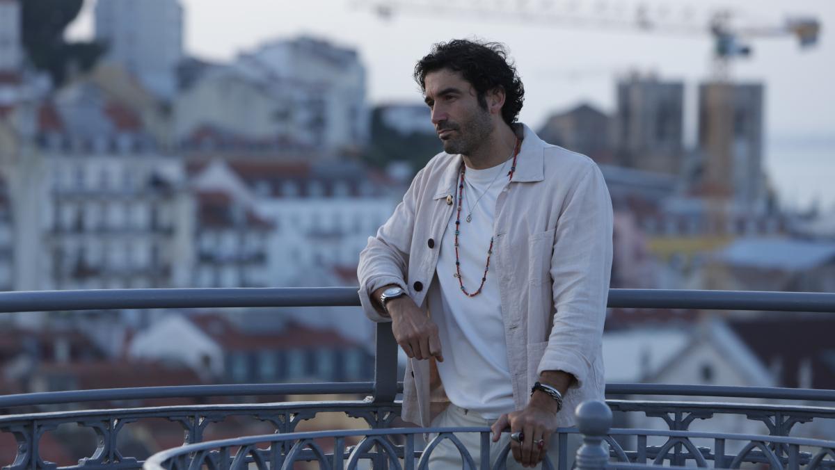 Biel Montoro e Inma Cuesta en una escena de la serie (Fuente: El Periódico)