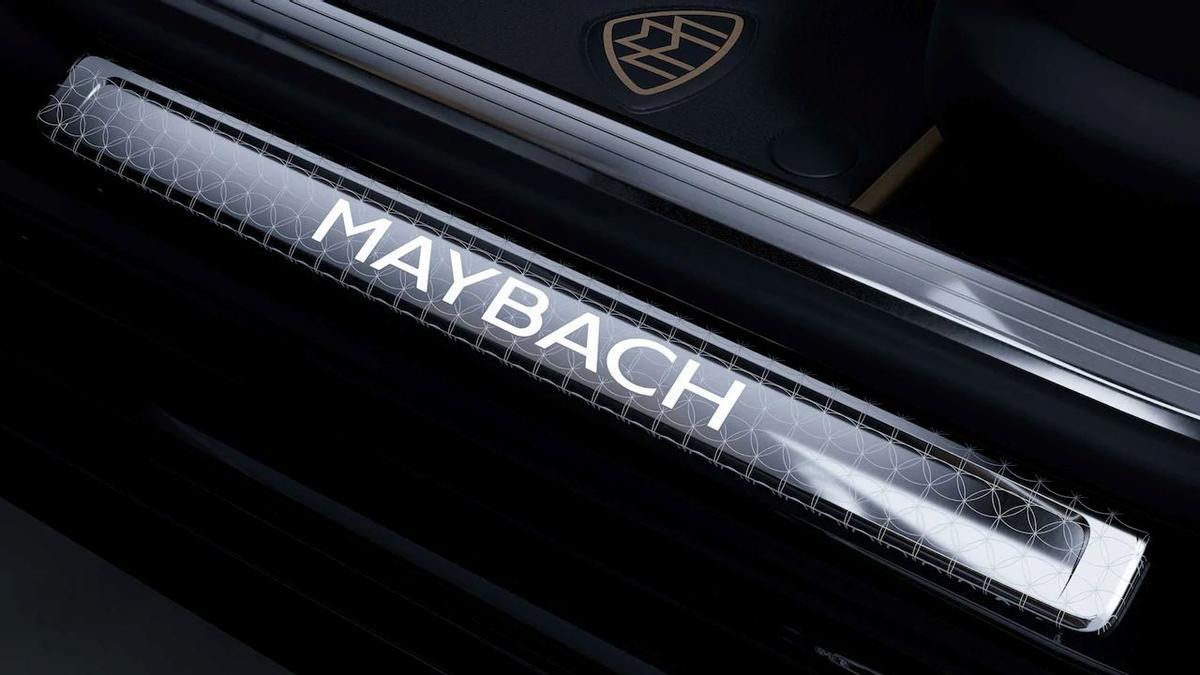 Detalle de un vehículo con pintura personalizada y elementos decorativos específicos del programa Manufaktur de Mercedes-Maybach. (Fuente: El Periódico)