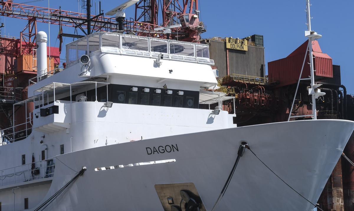 Un barco de la Armada de EEUU transformado en centro de investigación marina en el Puerto de Las Palmas (Fuente: El Periódico)