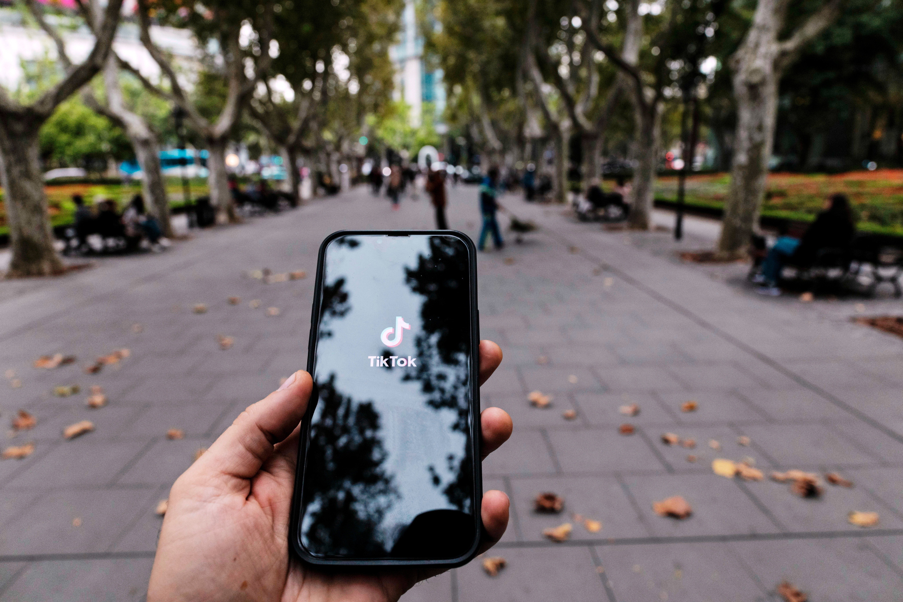 La lucha contra la hiperconexión: españoles buscan equilibrio en un mundo de pantallas