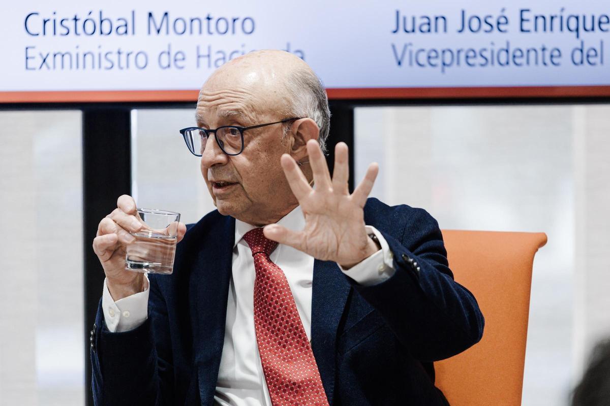 El despacho de Montoro solicita la paralización del análisis de sus cuentas bancarias