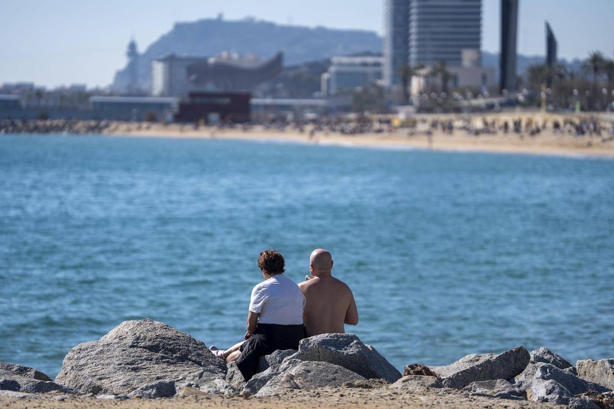 Catalunya afronta una Semana Santa con buen tiempo, pese a los avisos por viento y temporal marítimo