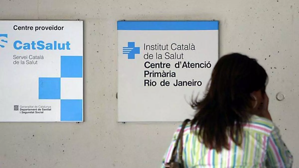 El tenista Carlos Alcaraz en entrenamiento en el Club de Campo de El Palmar (Fuente: El Periódico)