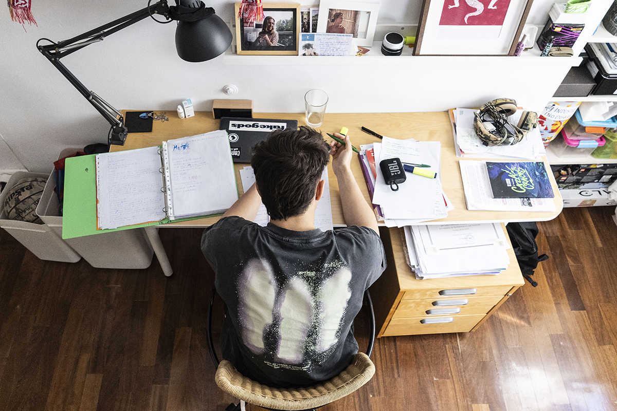 Estudiantes universitarios en una clase de ciencias (Fuente: El Mundo España)