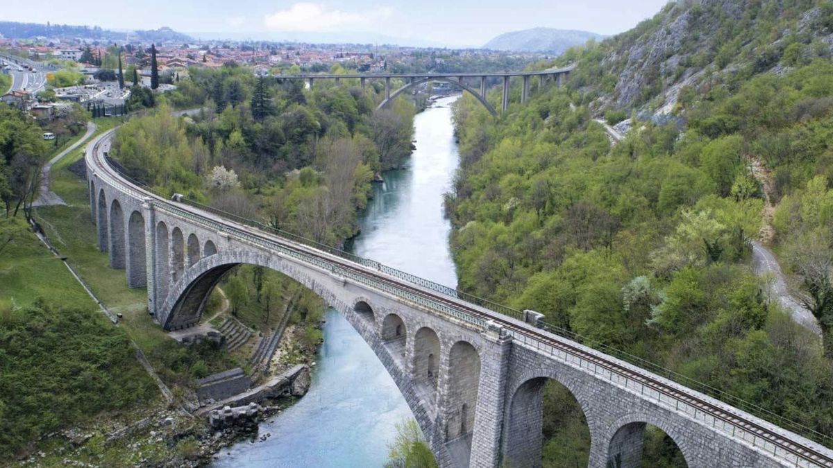 El puente ferroviario de piedra más grande del mundo se alza en Eslovenia