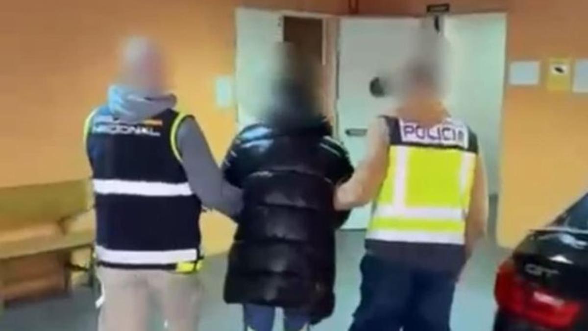 Joven arrestado por disparar a su tío en una pelea familiar en Alicante; padres también detenidos
