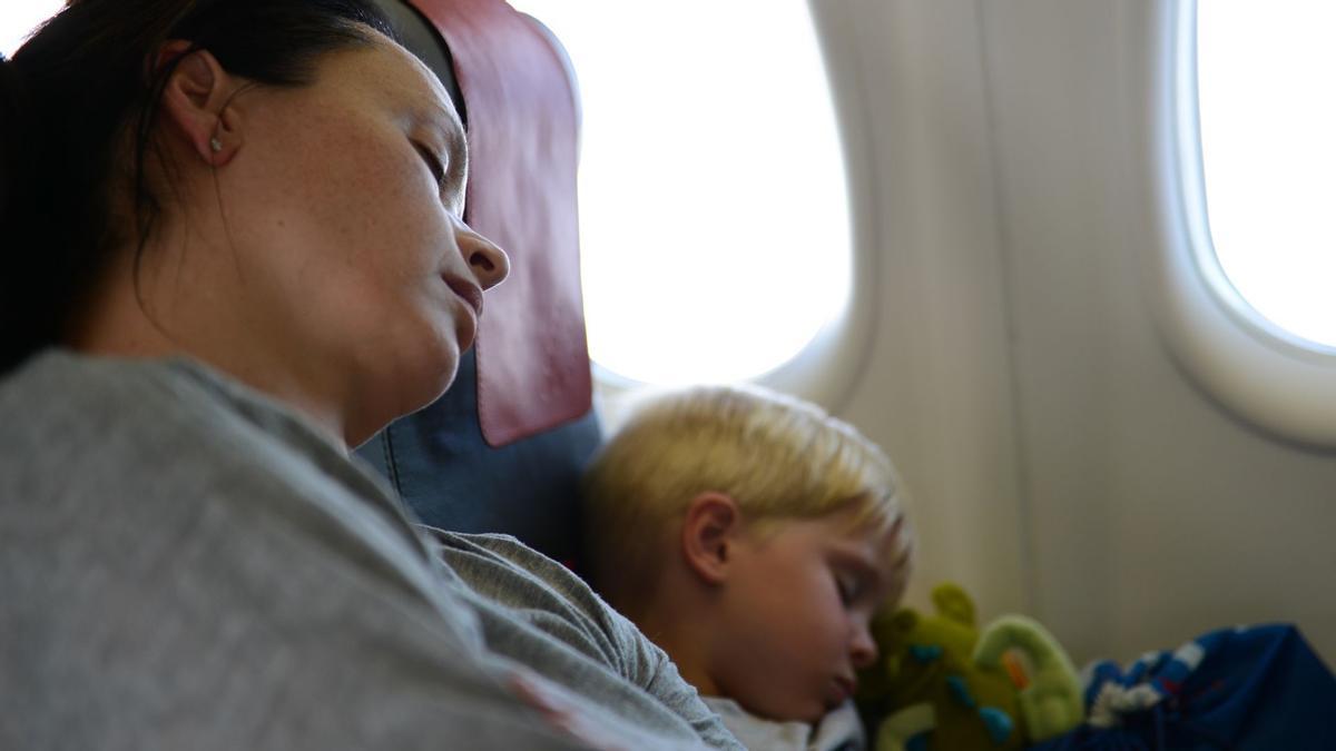 United Airlines revoluciona la clase económica con asientos cama en vuelos de larga distancia