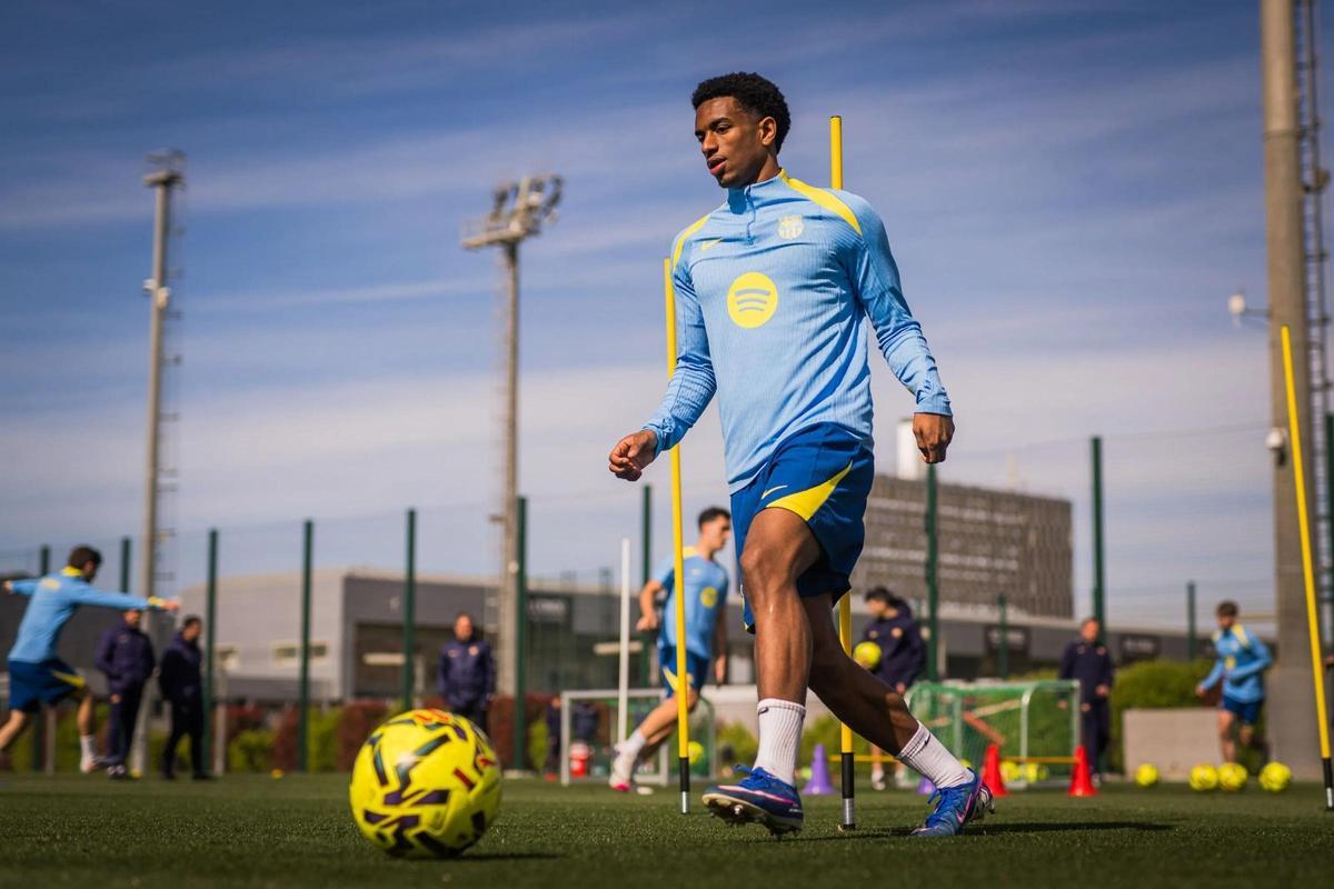 El Barça retoma los entrenamientos con novedades en la defensa