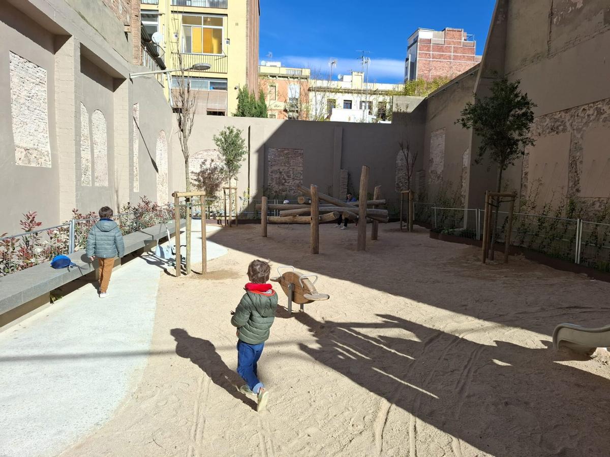 Un nuevo oasis infantil en el corazón de Gràcia: Barcelona presenta un parque en un solar abandonado
