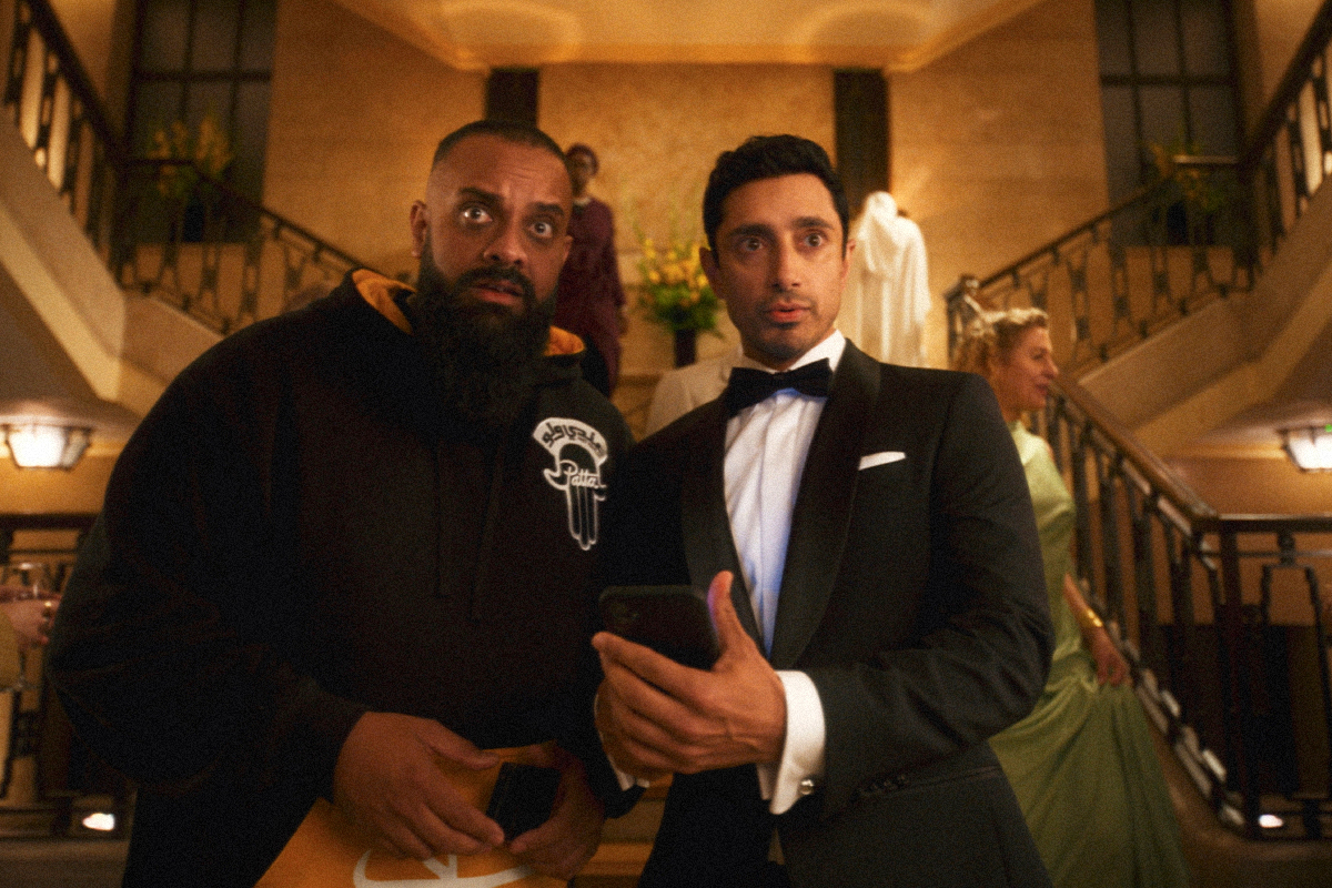 Bait: La serie que explora el racismo a través de la comedia y un candidato pakistaní a James Bond