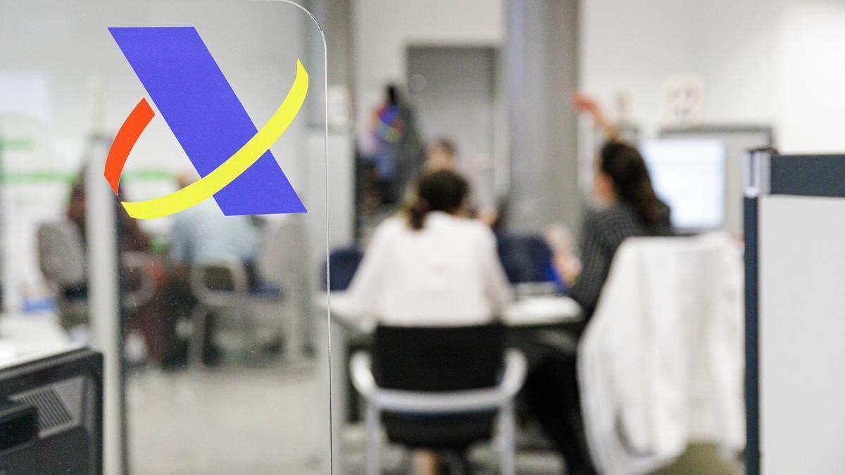 Deducción de hasta 9.000 euros en la Renta 2026: requisitos para ahorrar