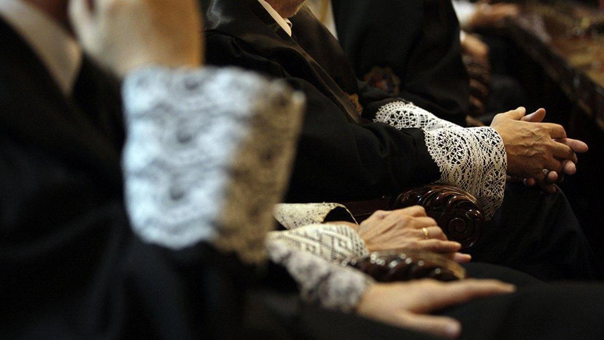 El Supremo dictamina que besar la mano sin consentimiento y con connotación sexual es agresión