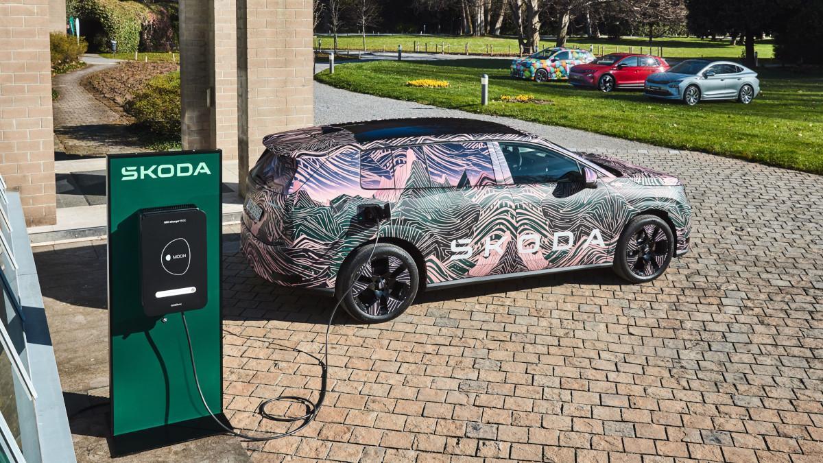 Vista lateral del Skoda Peaq, con su diseño aerodinámico y llantas de 20 pulgadas (Fuente: El Periódico)