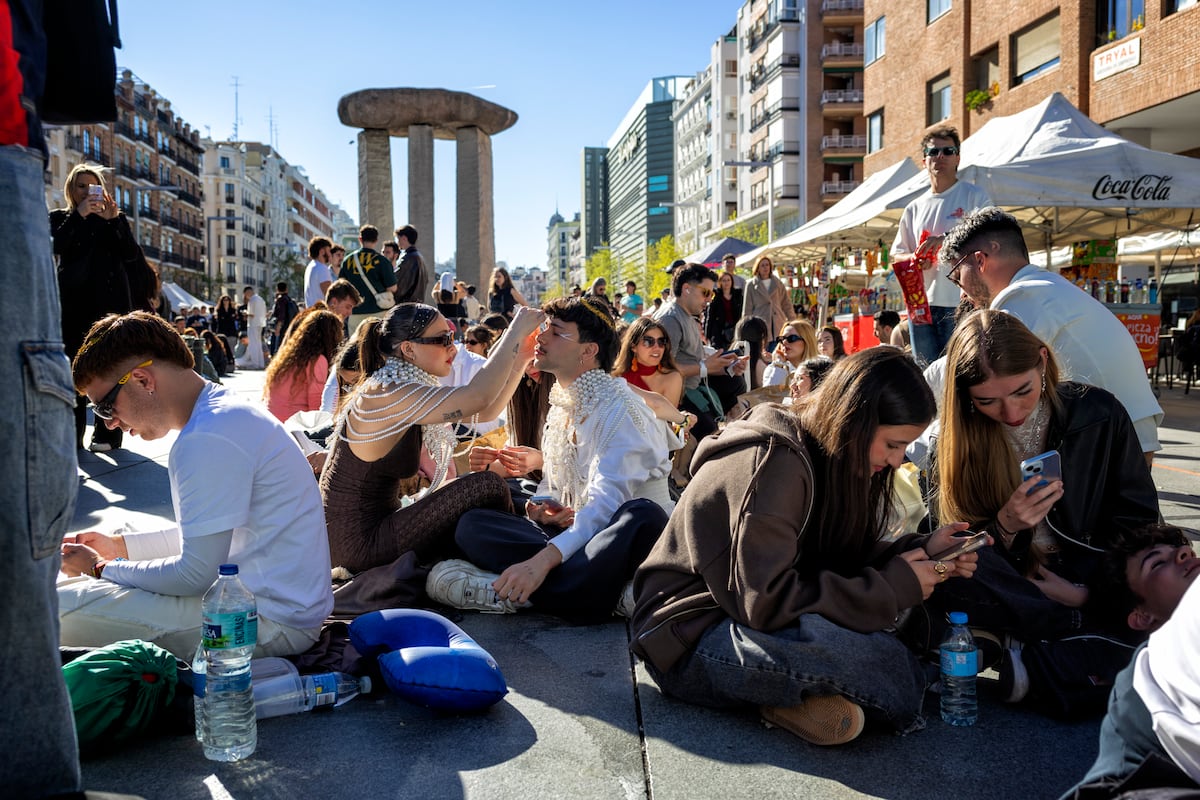 La espera es máxima: fans de Rosalía se preparan para el concierto de 'Lux' en Madrid