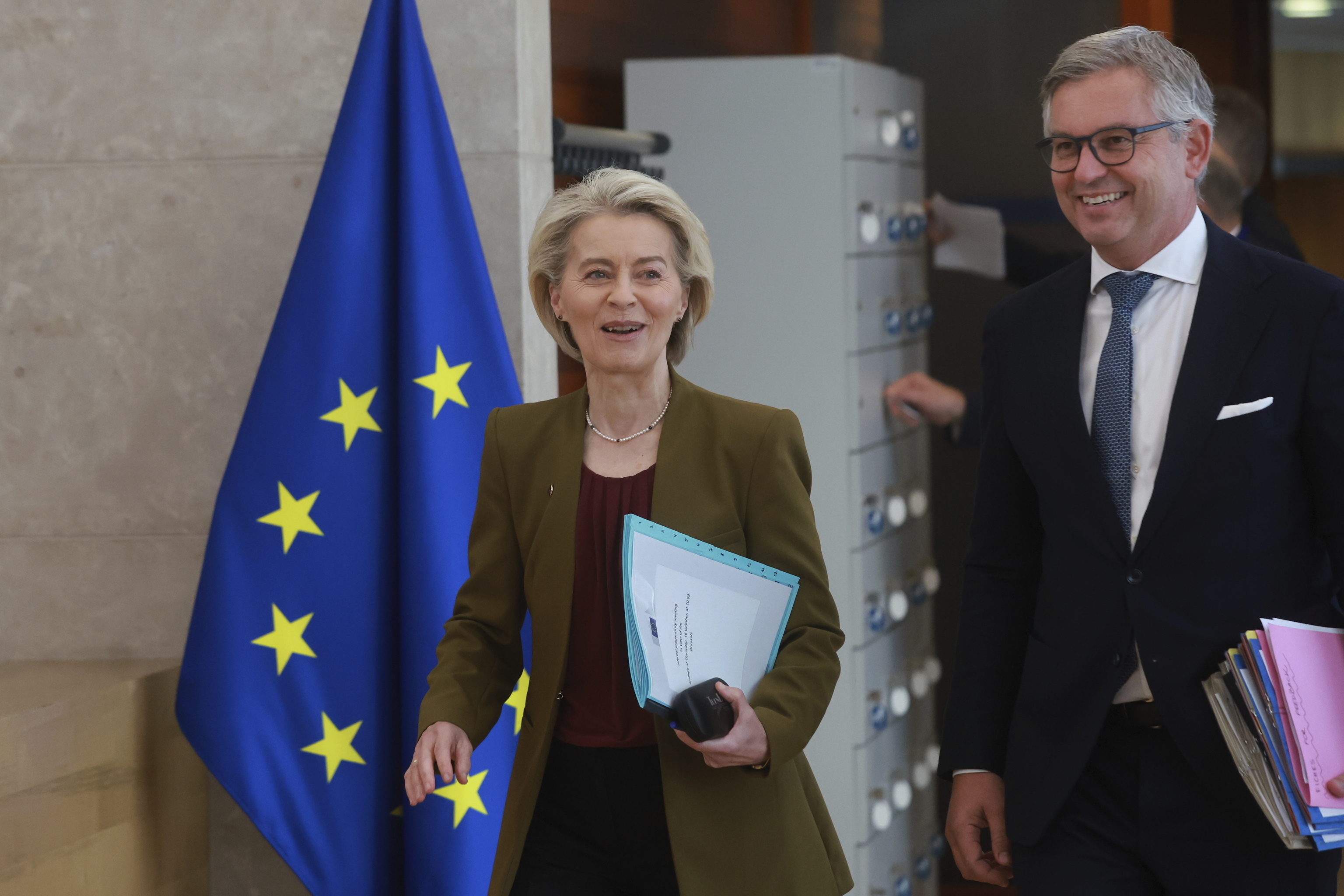 La regularización de inmigrantes en España genera preocupación en la Unión Europea