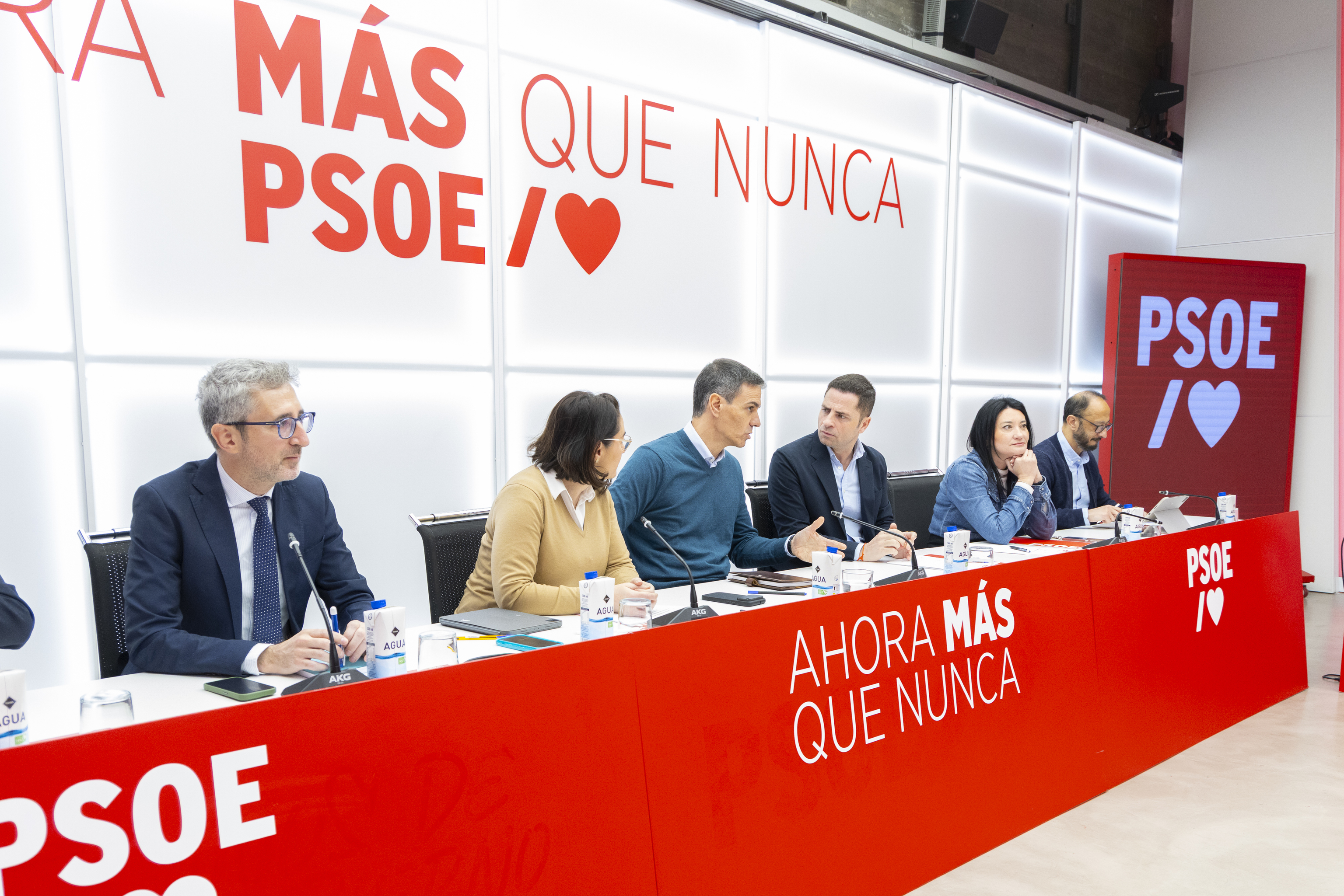 Sánchez busca aliados internacionales para impulsar su perfil antiultra en Andalucía