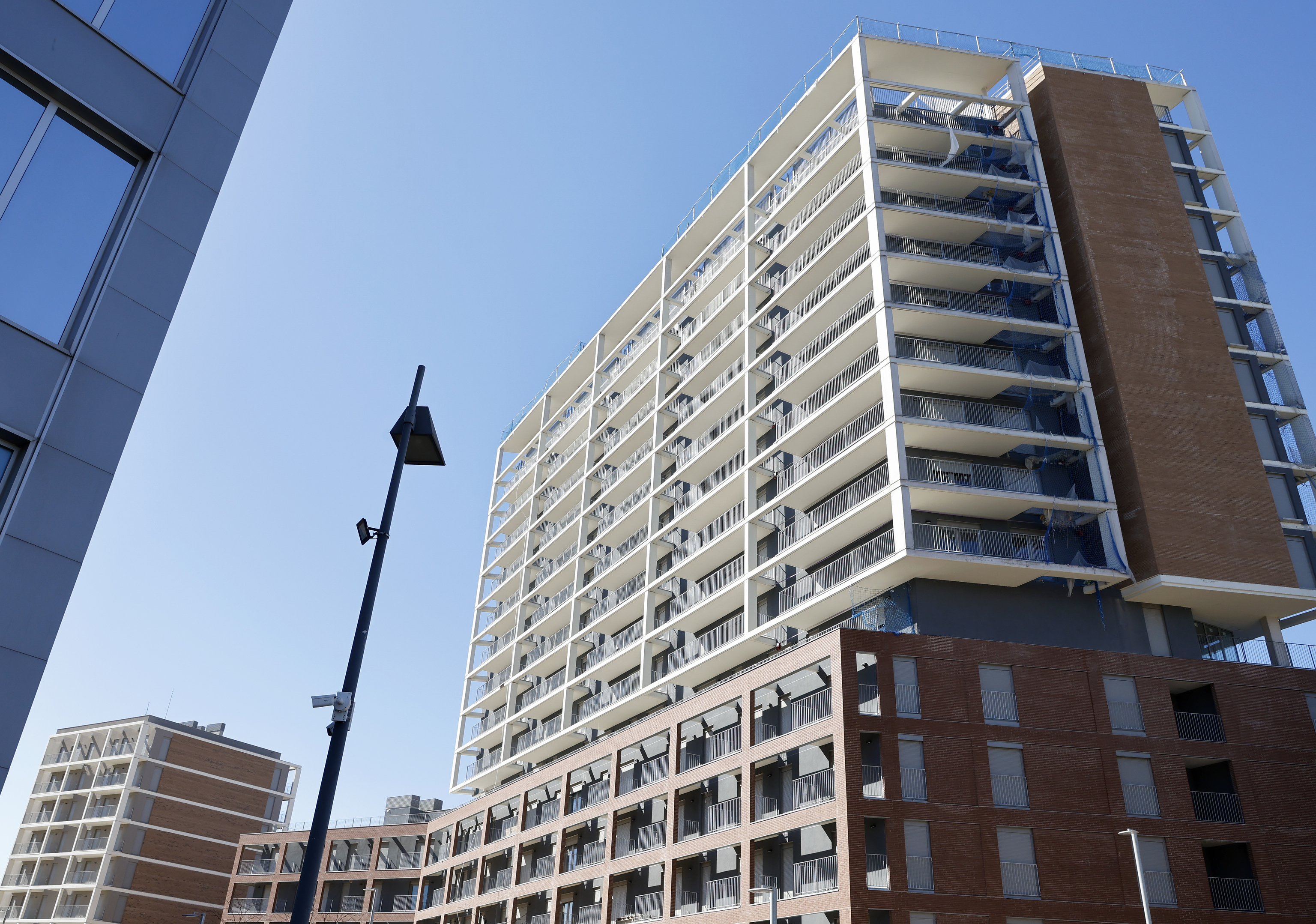 El precio de la vivienda sube un 14,3% en 2026 y exige el 60% de los ingresos en Madrid y Barcelona