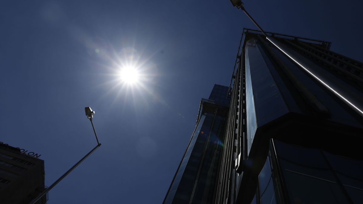 Madrid experimenta un aumento de temperaturas con rachas fuertes de viento en la Sierra